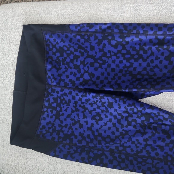 Under Armour Crop Leggings - Picture 3 of 5